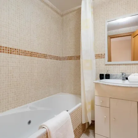 Apartment 6 Penthouse Close To The & Tenniscourt *